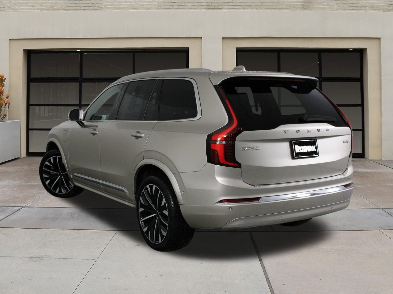 New 2026 Volvo XC90 T8 Plus w/ Protection Package Premier image 3