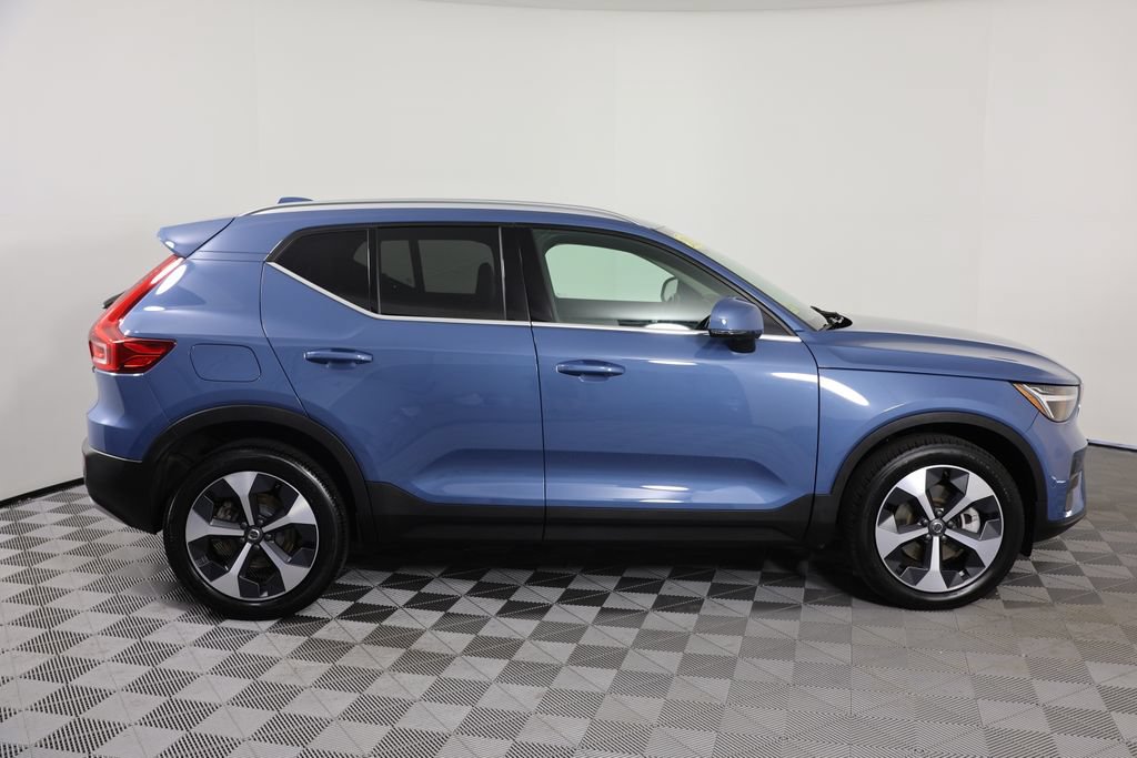 Used 2024 Volvo XC40 B5 Plus AWD/4WD image 9