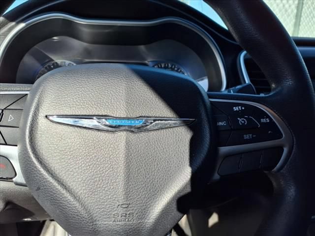 Used 2015 Chrysler 200 Limited FWD image 10