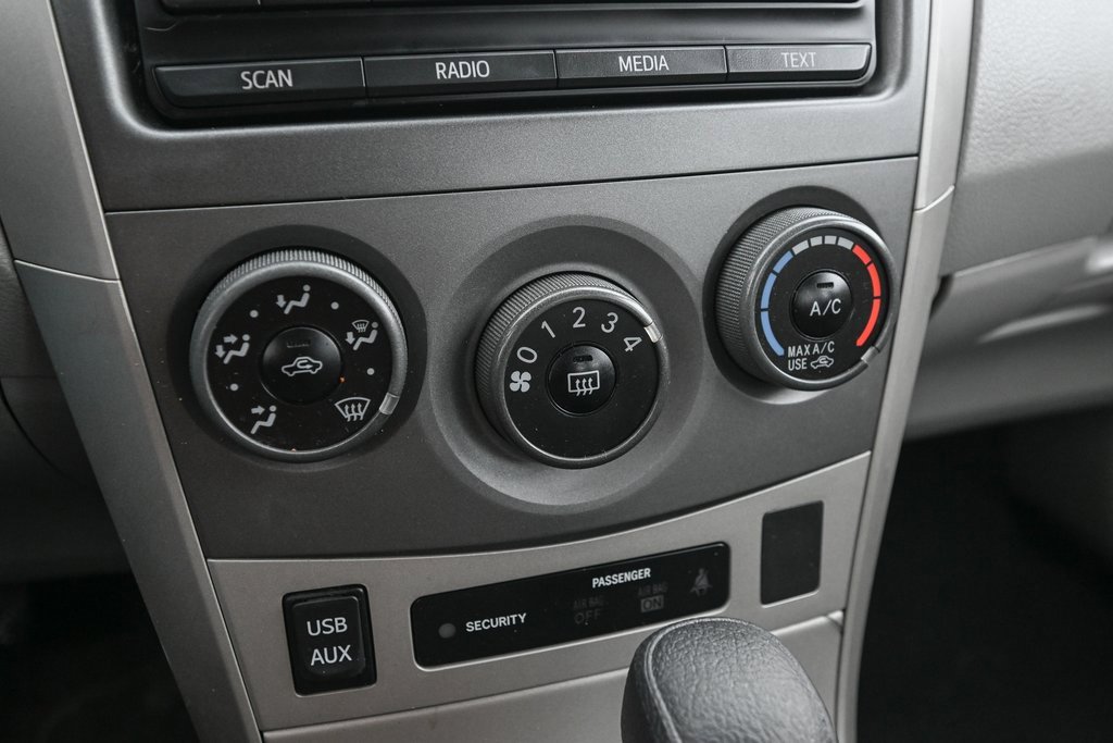 Used 2012 Toyota Corolla LE image 30