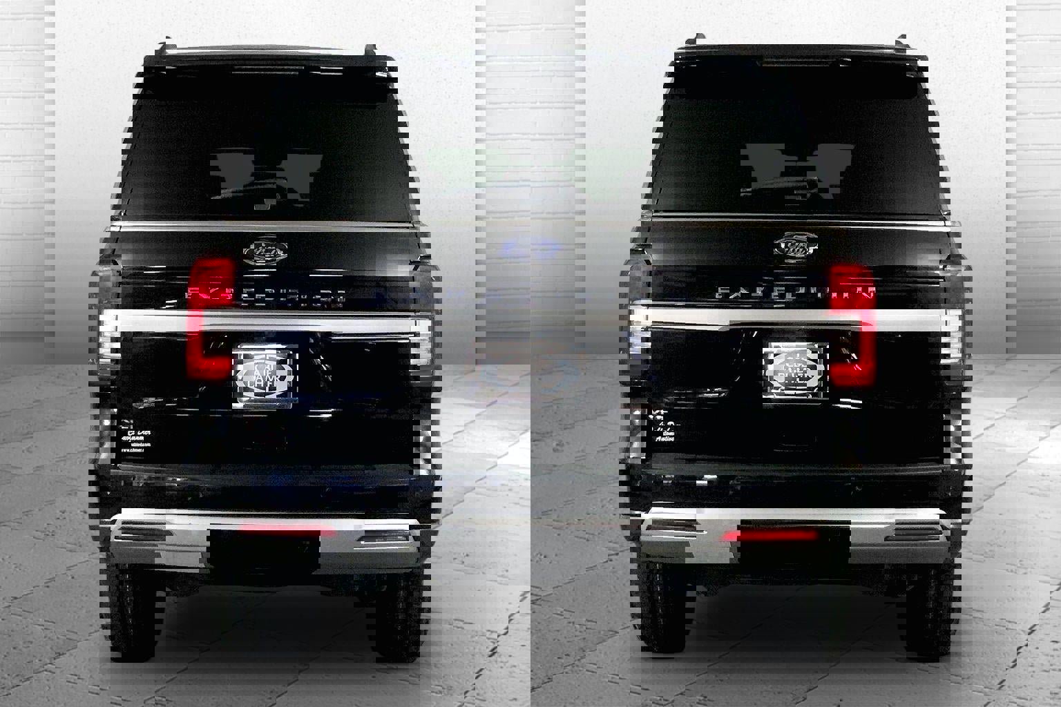 Used 2024 Ford Expedition XLT AWD/4WD image 3