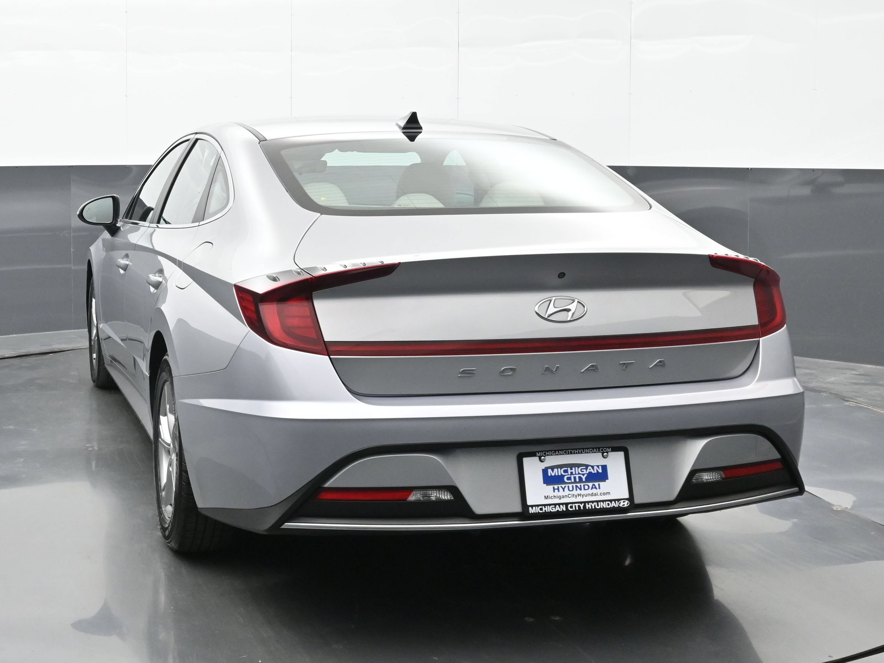 Certified 2023 Hyundai Sonata SE w/ Cargo Package FWD image 3