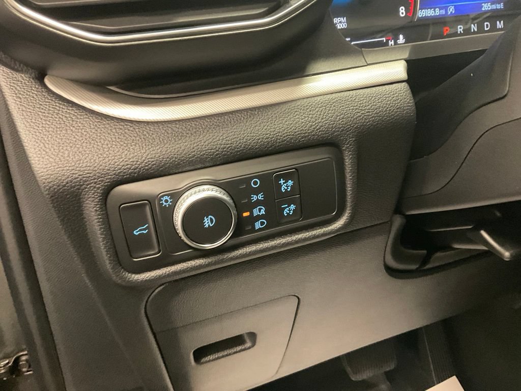 Used 2020 Ford Explorer XLT w/ Equipment Group 202A AWD/4WD image 14