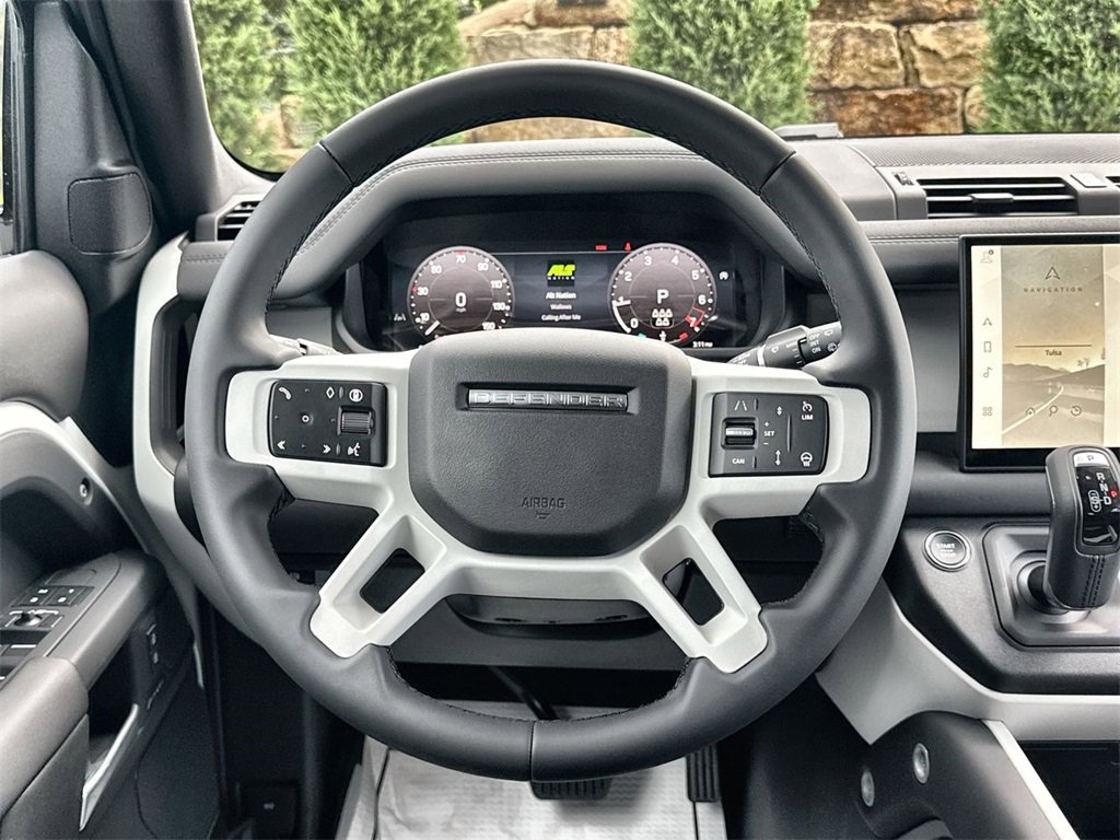 Used 2025 Land Rover Defender 110 S image 21