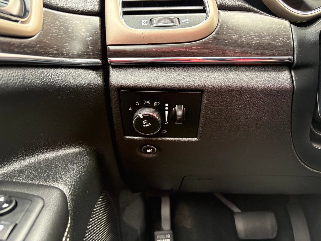 Used 2014 Jeep Grand Cherokee Limited w/ Trailer Tow Group IV AWD/4WD image 22