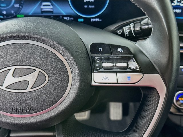 Used 2025 Hyundai Elantra Limited FWD image 25