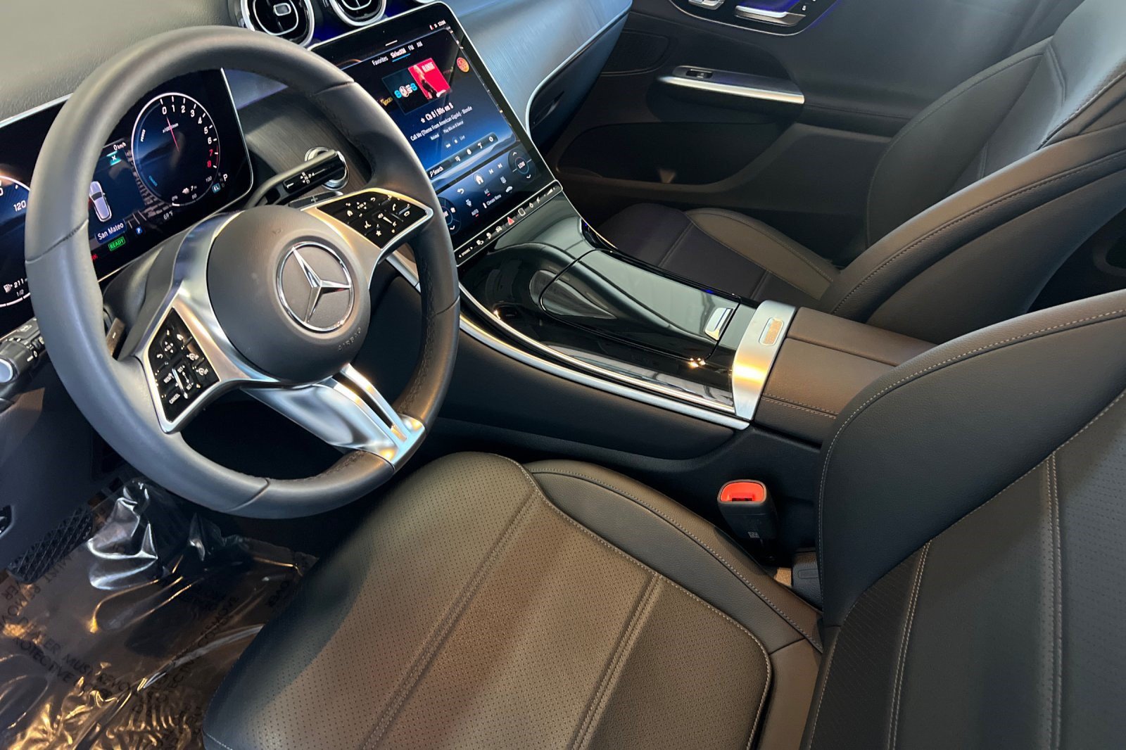 Certified 2025 Mercedes-Benz GLC 350e 4MATIC image 4