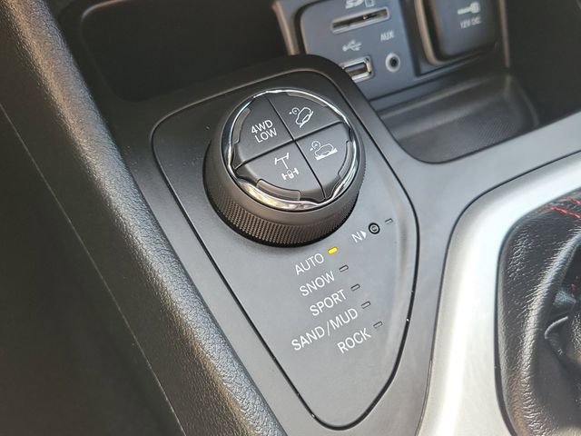 Used 2018 Jeep Cherokee Trailhawk AWD/4WD image 33