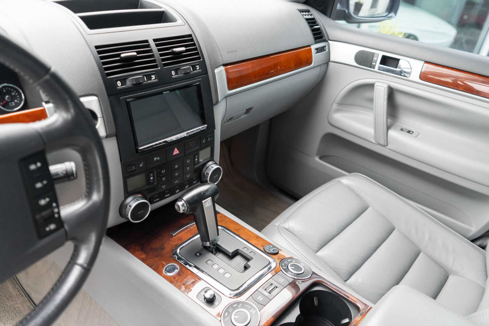 Used 2006 Volkswagen Touareg V10 TDI AWD/4WD image 16