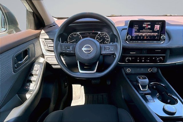 Used 2023 Nissan Rogue S AWD/4WD image 8
