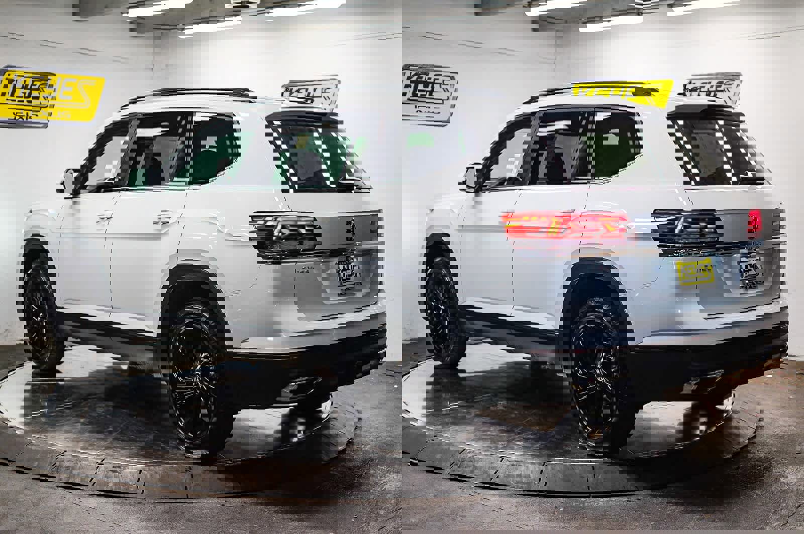 Used 2023 Volkswagen Atlas SE w/ Black Wheel Package image 2