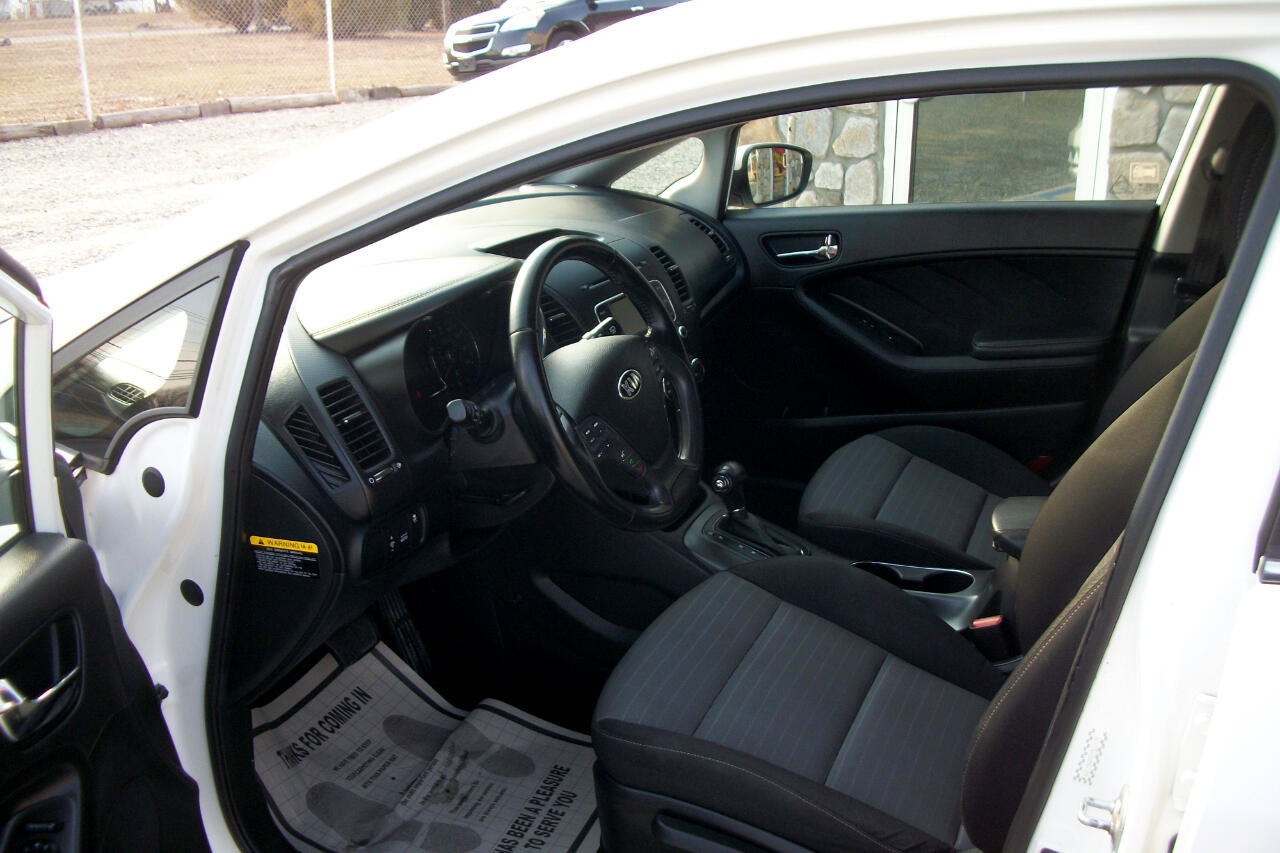 Used 2016 Kia Forte EX image 2