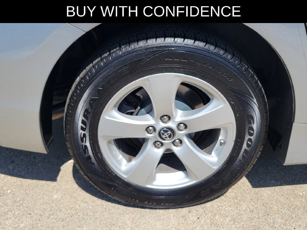 Used 2019 Toyota Sienna L w/ Carpet Mat Package FWD image 5