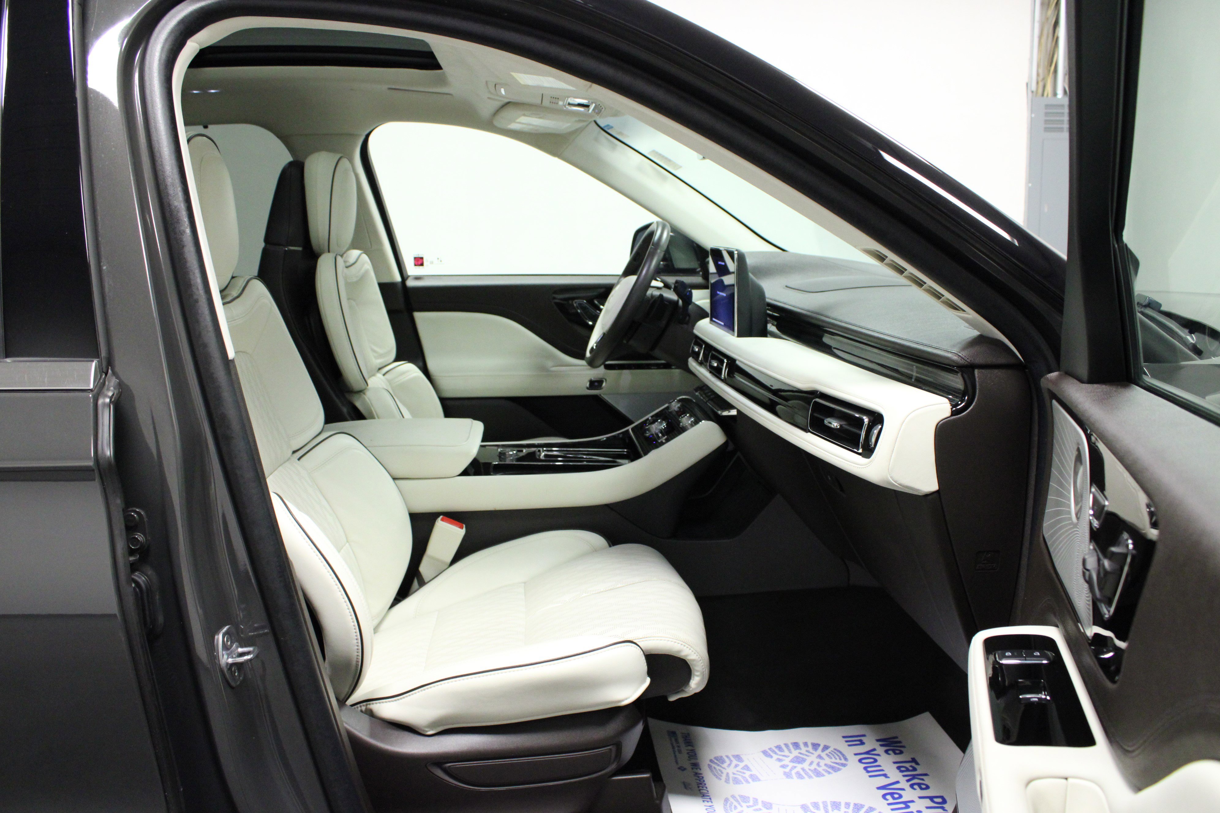 Used 2024 Lincoln Aviator Black Label w/ Dynamic Handling Package image 17