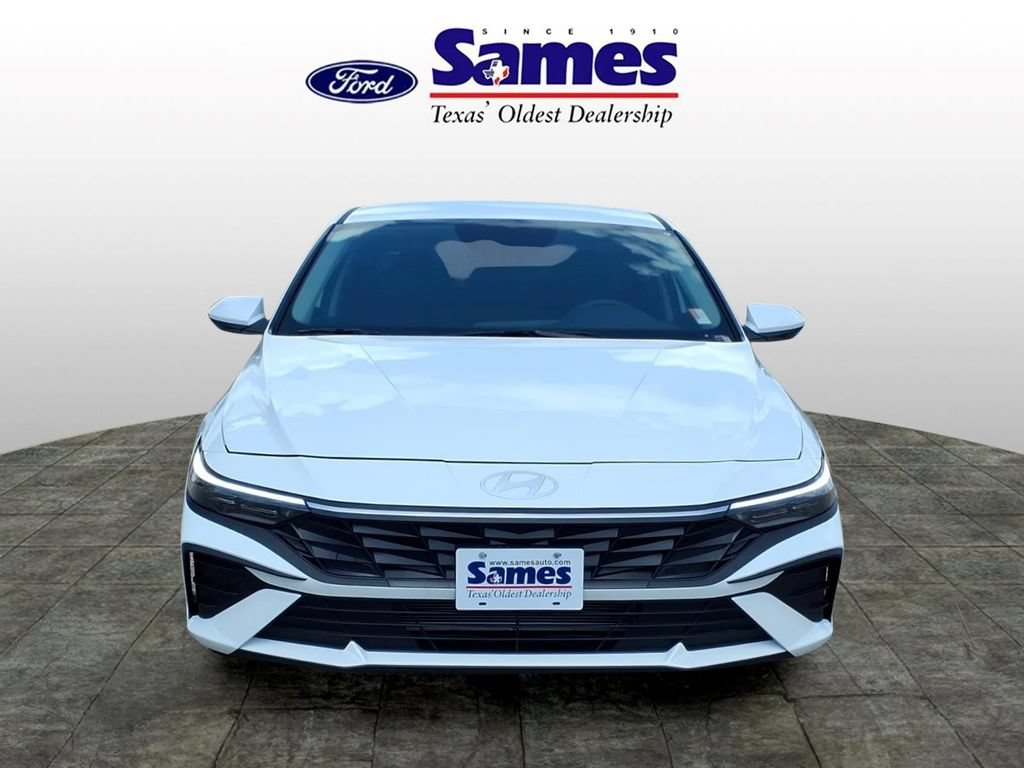 Used 2026 Hyundai Elantra SE FWD image 8