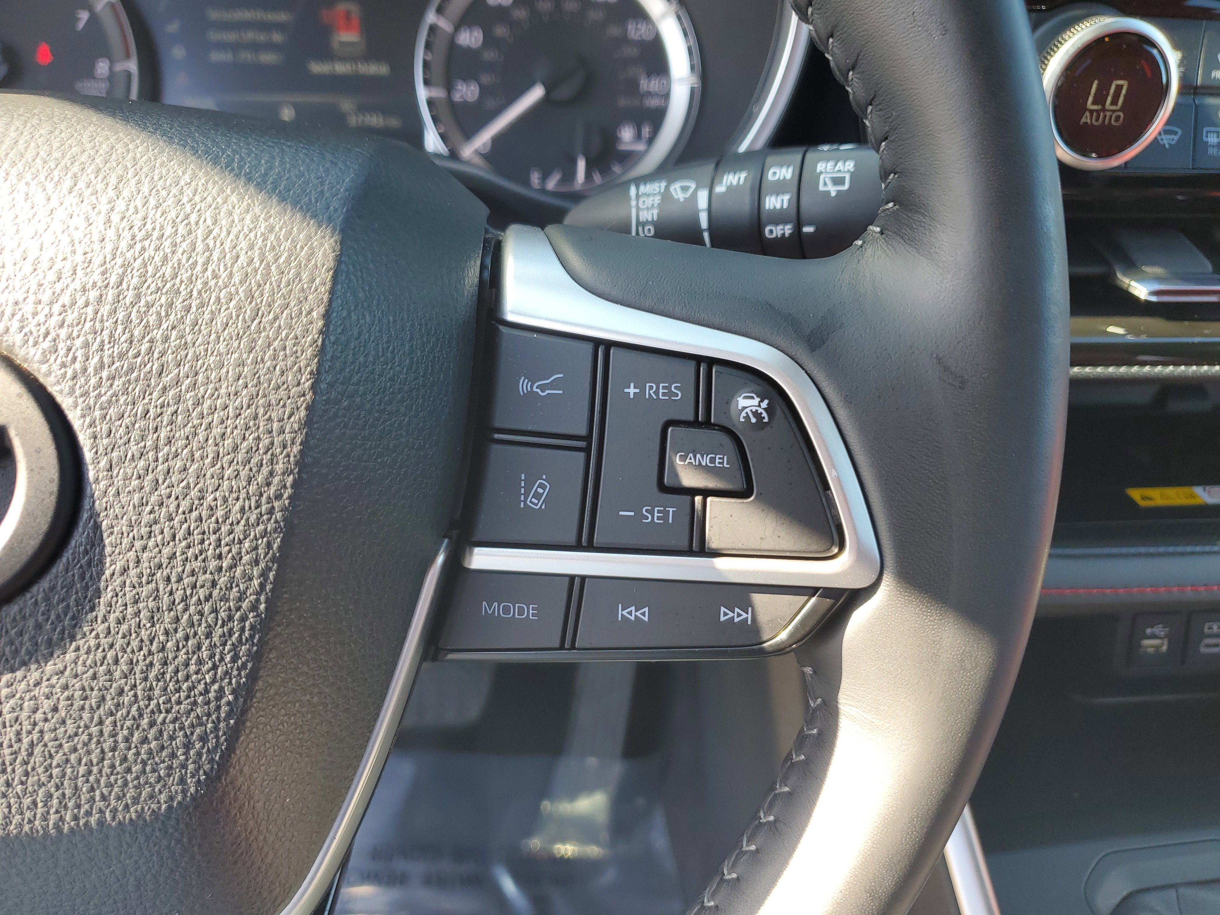 Used 2023 Toyota Highlander XSE image 24