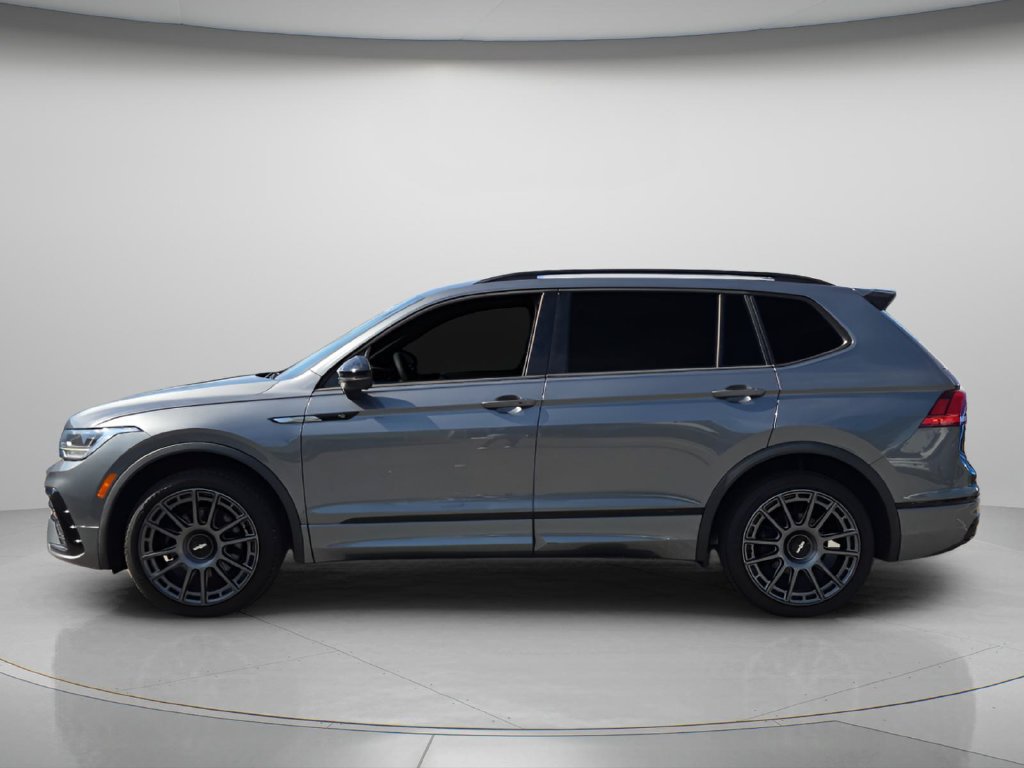 Used 2022 Volkswagen Tiguan SE R-Line FWD image 3