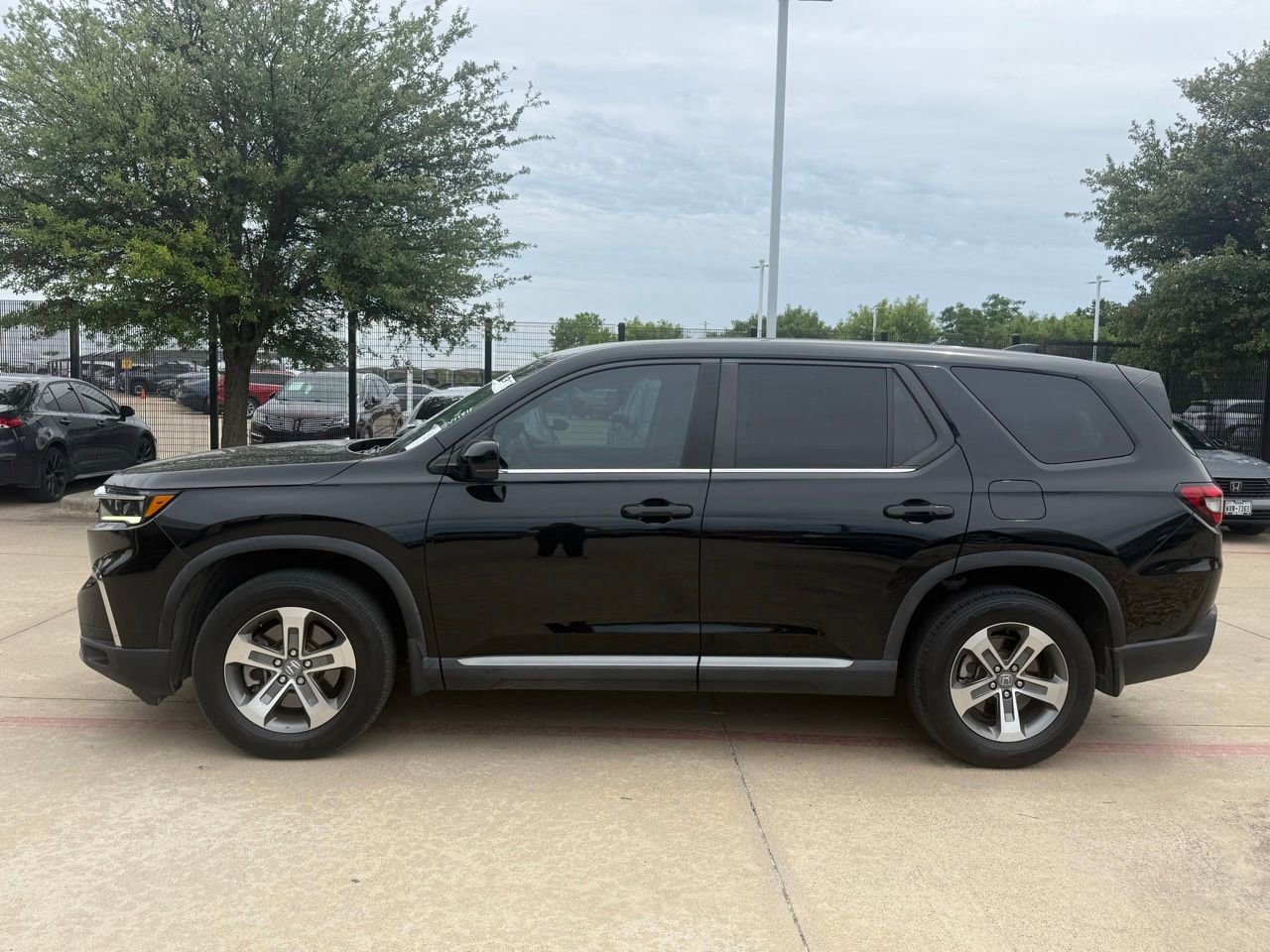 Used 2023 Honda Pilot EX-L image 2