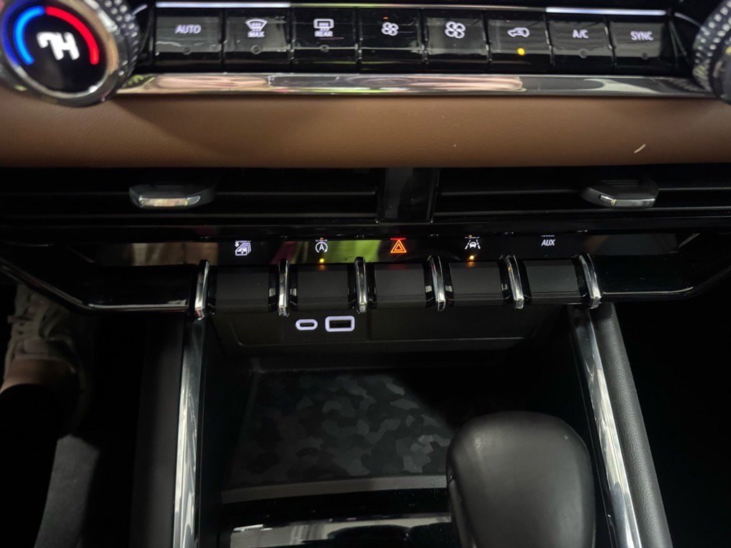 Used 2024 GMC Canyon AT4 w/ Technology Package image 22