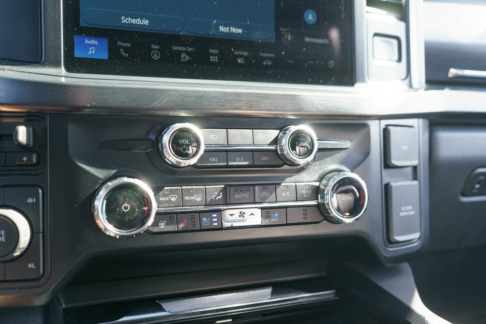 Used 2025 Ford F350 Lariat w/ Black Appearance Package AWD/4WD image 19