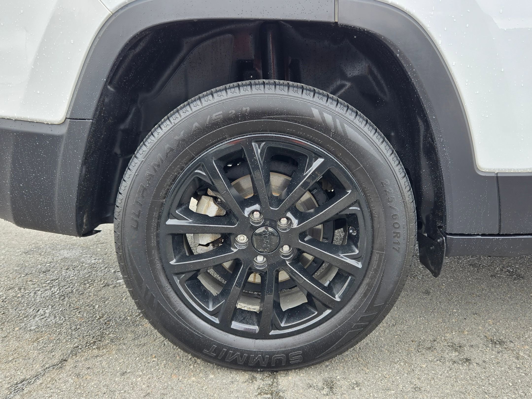 Used 2019 Jeep Cherokee Latitude w/ Popular Appearance Group image 17