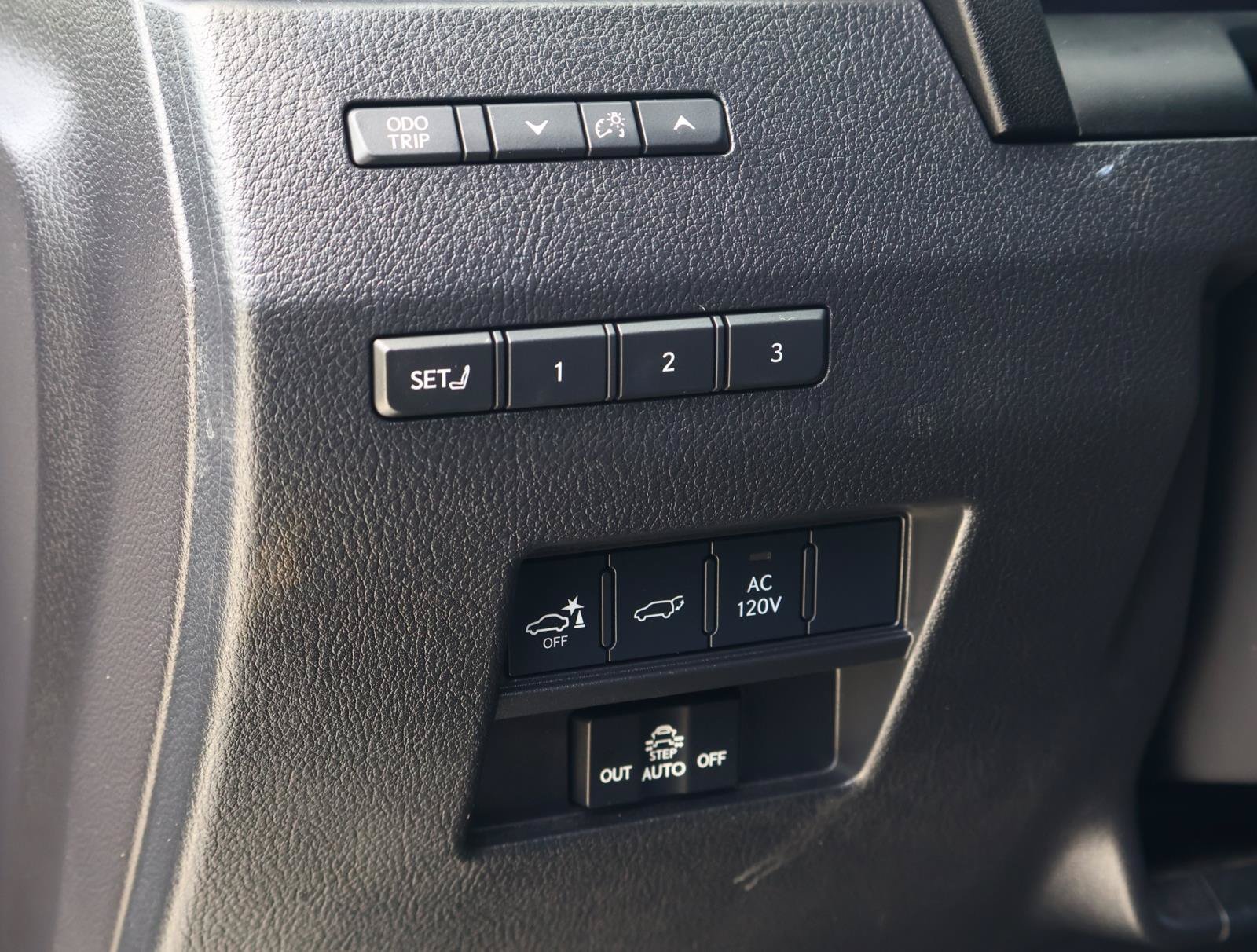 Used 2025 Lexus GX 550 w/ Accessory Package (2T) AWD/4WD image 26