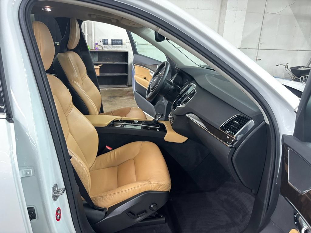 Used 2016 Volvo XC90 T6 Momentum w/ Momentum Plus Package AWD/4WD image 21