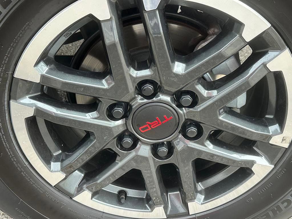 Certified 2025 Toyota Tacoma SR5 image 31