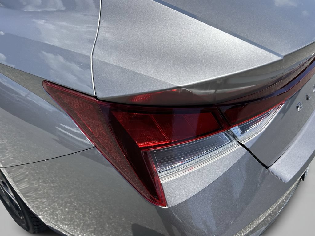 Certified 2023 Hyundai Elantra SEL w/ Preferred Accessory Package FWD image 14