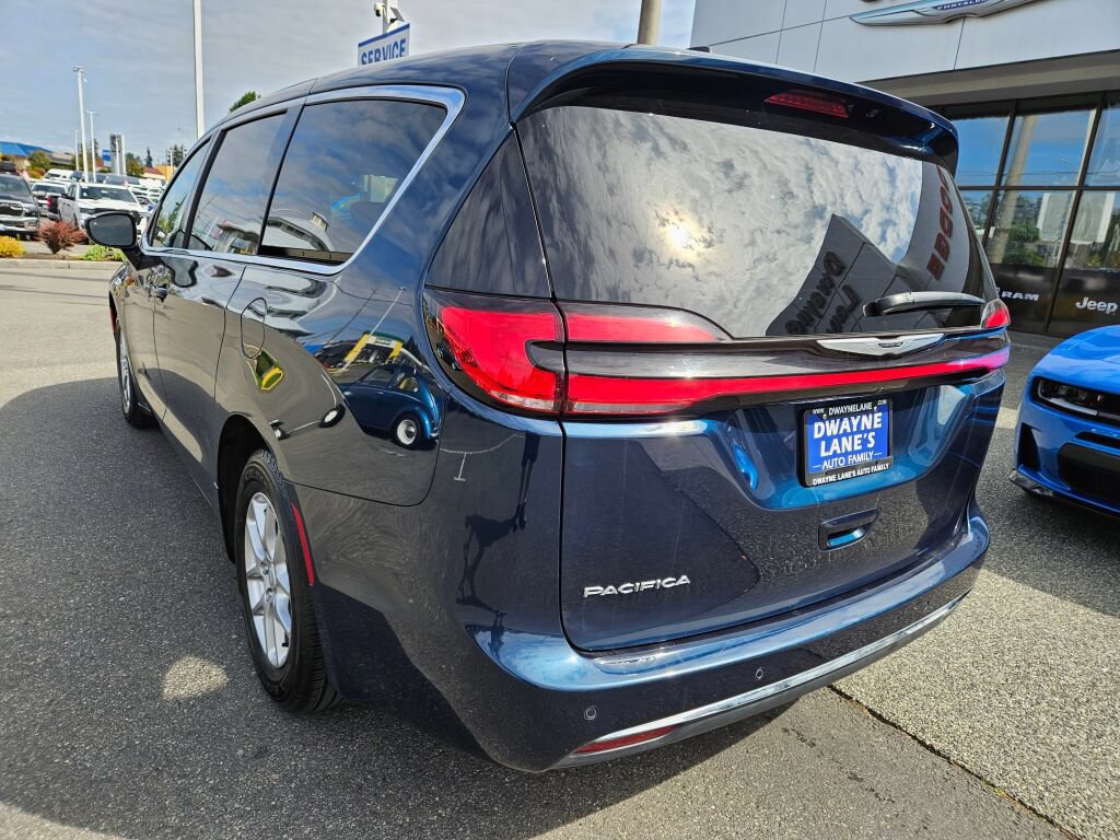 Used 2025 Chrysler Pacifica Select FWD image 3