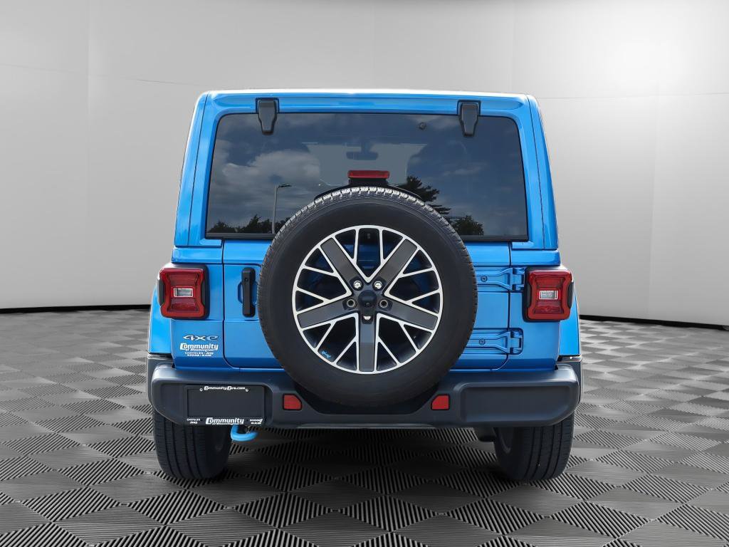 Used 2023 Jeep Wrangler Unlimited Sahara w/ Cold Weather Group AWD/4WD image 6