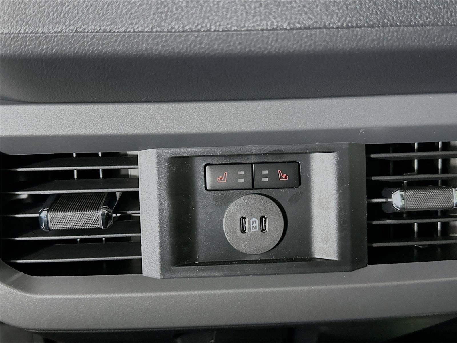 New 2026 Ford F250 Lariat w/ Black Appearance Package image 27