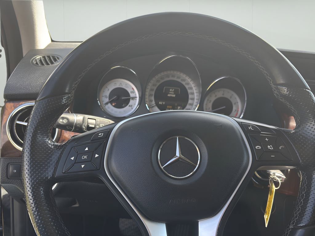 Used 2014 Mercedes-Benz GLK 350 4MATIC image 25
