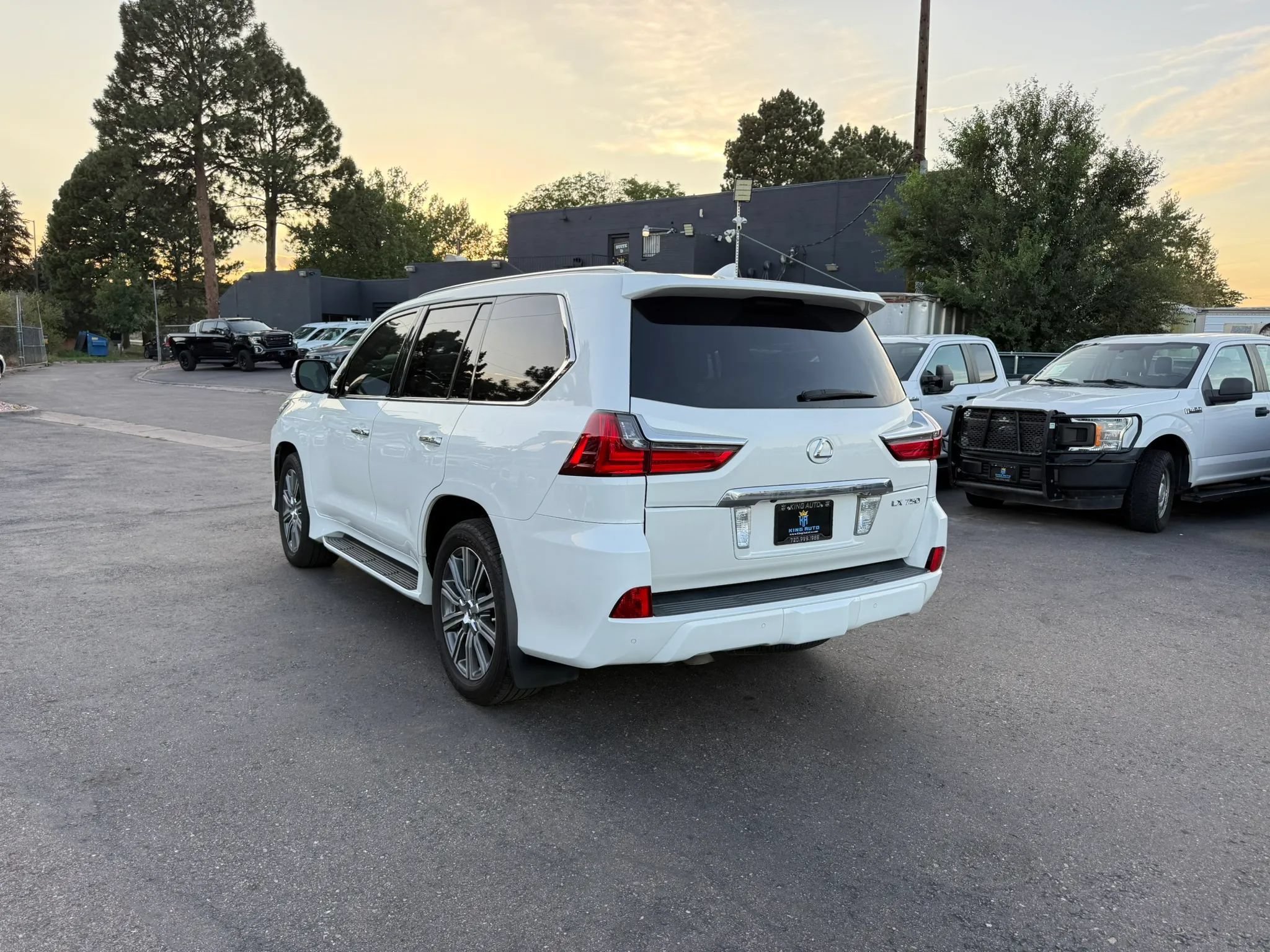 Used 2017 Lexus LX 570 4WD image 5