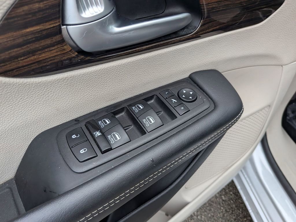 Used 2024 Chrysler Pacifica Limited image 13
