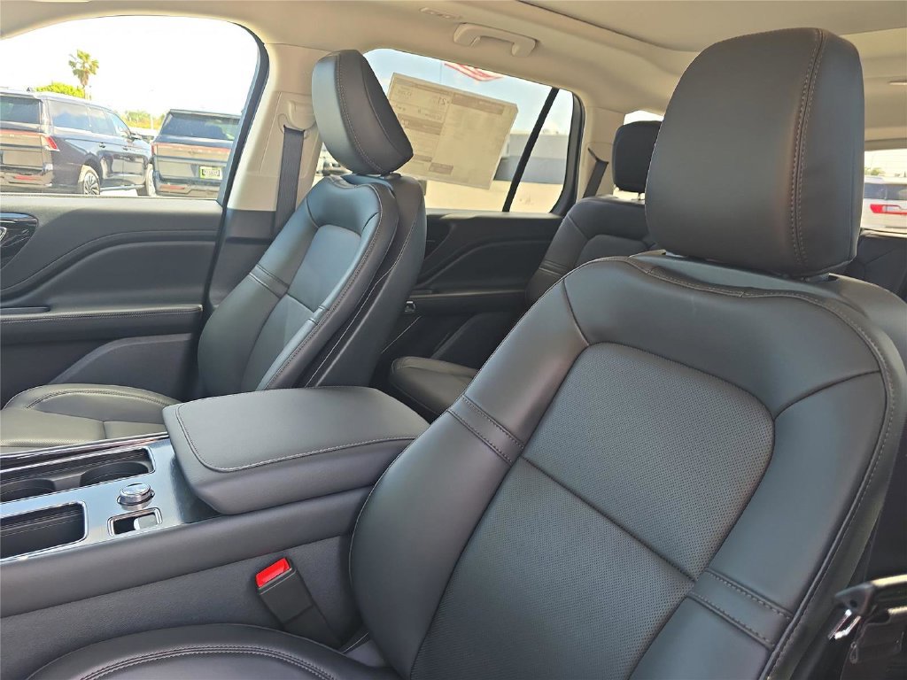New 2026 Lincoln Aviator 2WD w/ Jet Appearance Package image 16