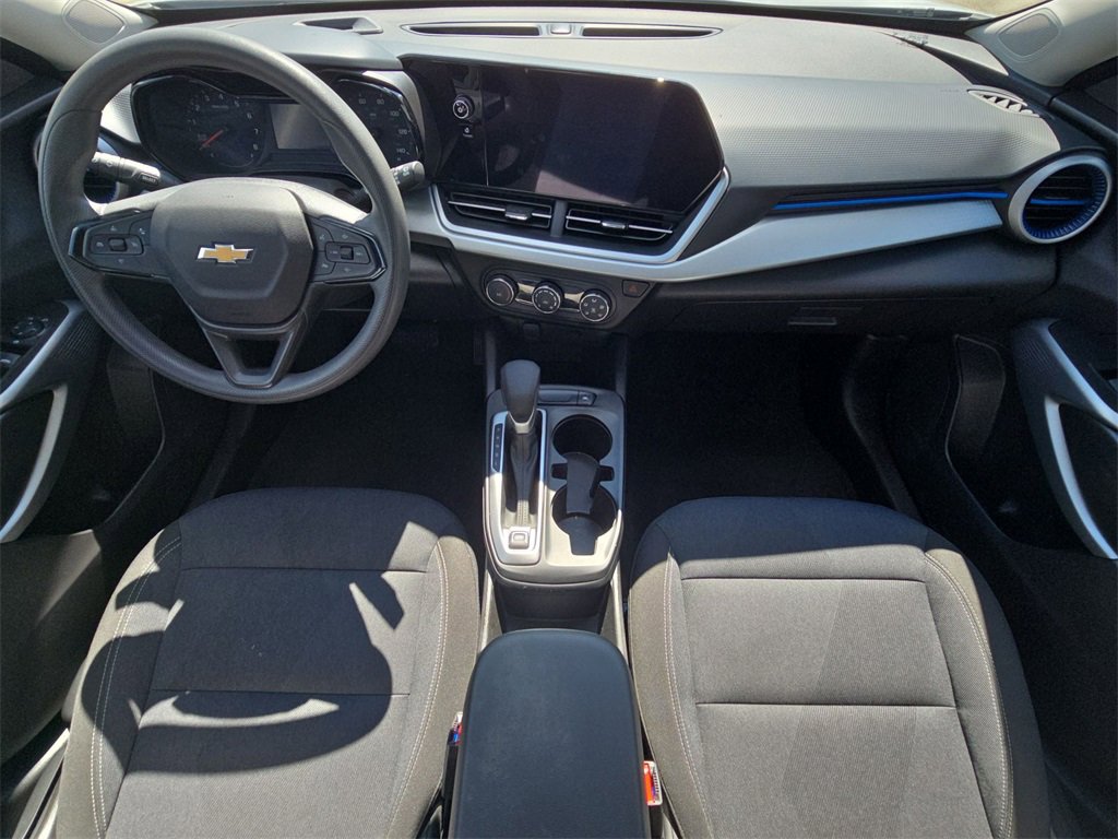 Used 2025 Chevrolet Trax LS image 21