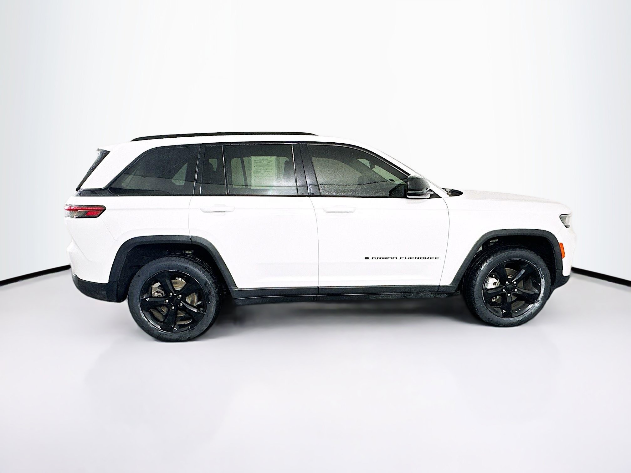 Used 2023 Jeep Grand Cherokee Limited w/ Black Appearance Package RWD image 10