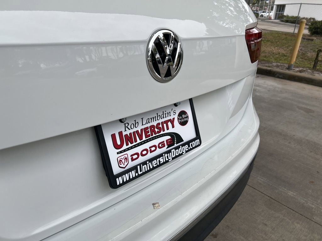 Used 2021 Volkswagen Tiguan SE image 16