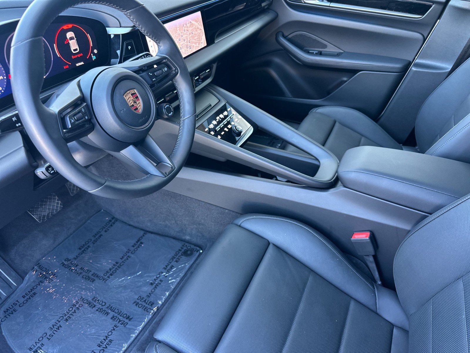Used 2025 Porsche Macan 4 Electric AWD/4WD image 4