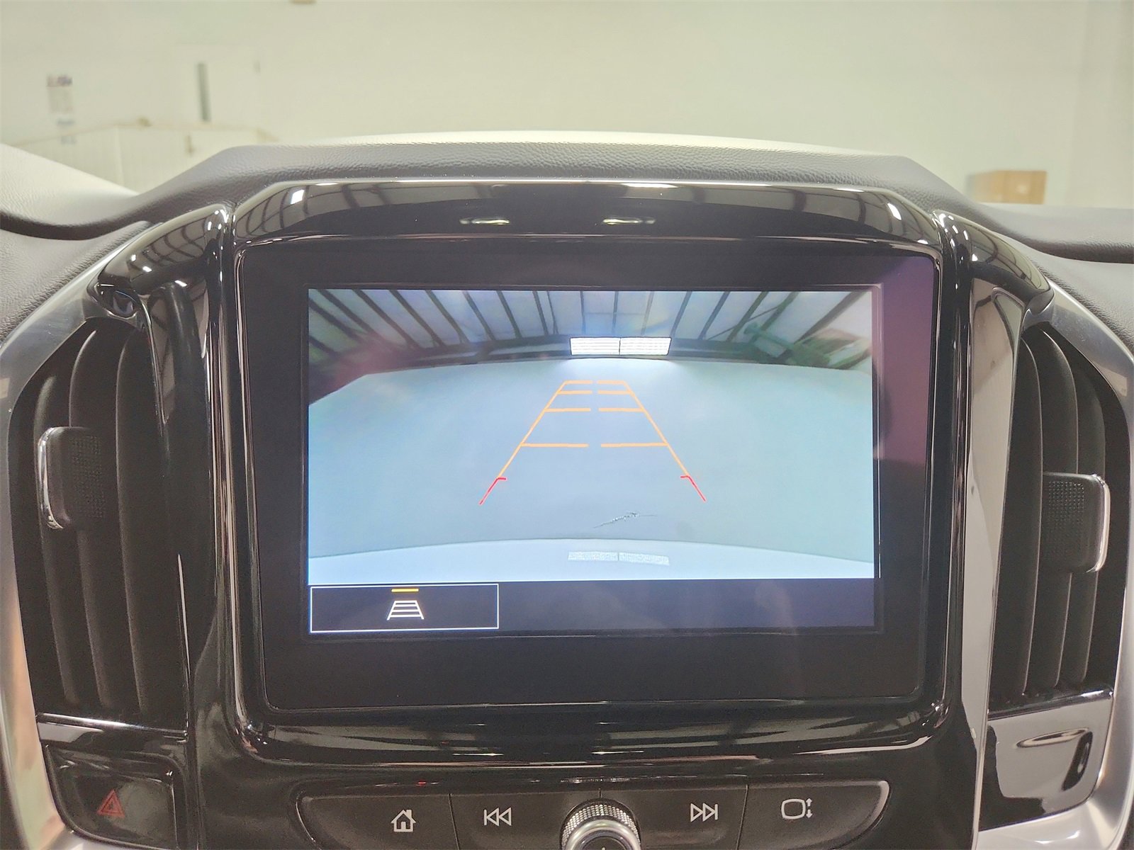 Used 2022 Chevrolet Traverse LT w/ Midnight/Sport Edition image 28