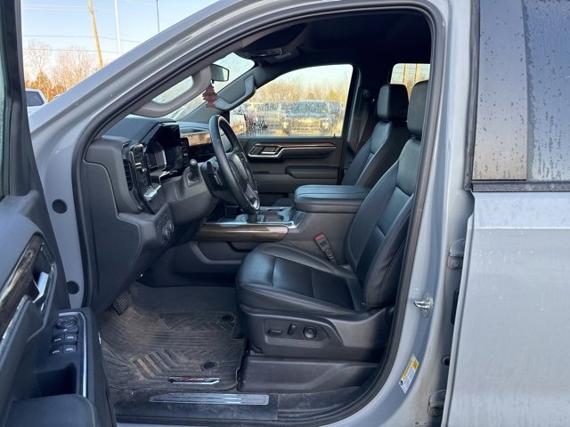 Used 2024 Chevrolet Silverado 1500 LT Trail Boss w/ Convenience Package II image 7