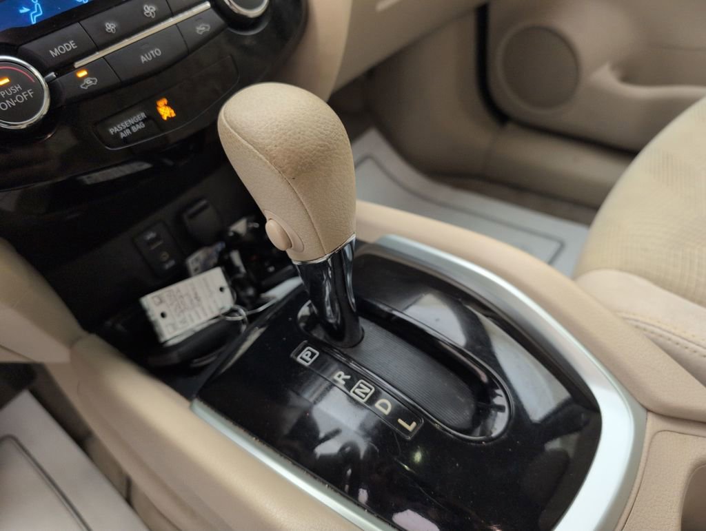 Used 2014 Nissan Rogue SV image 29