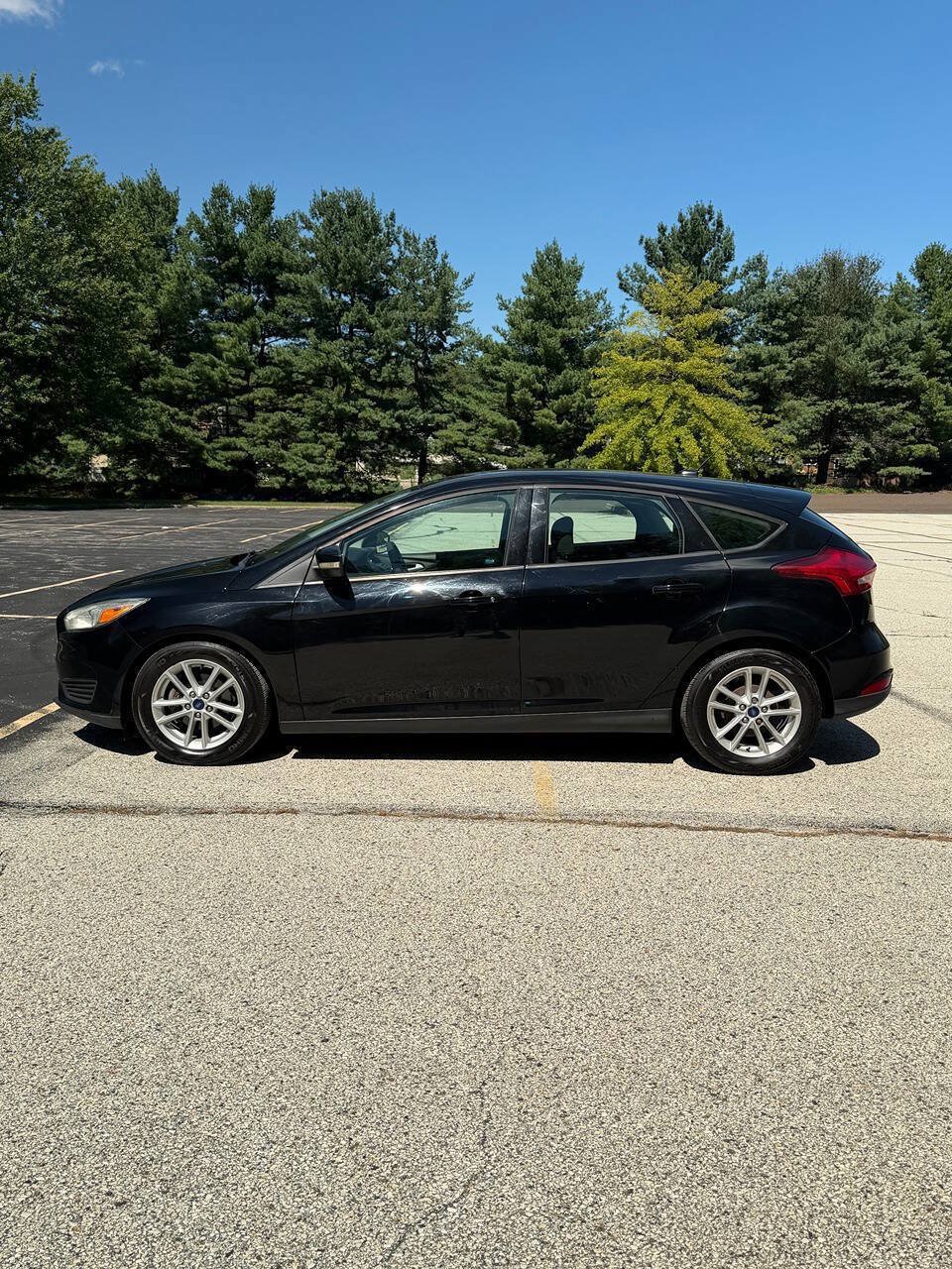Used 2017 Ford Focus SE FWD image 2
