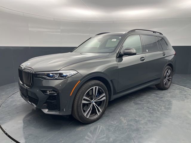 Used 2022 BMW X7 M50i w/ Dynamic Handling Package image 3