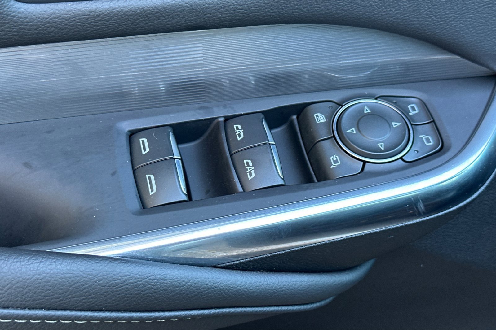 Used 2024 Cadillac XT4 Premium Luxury image 12