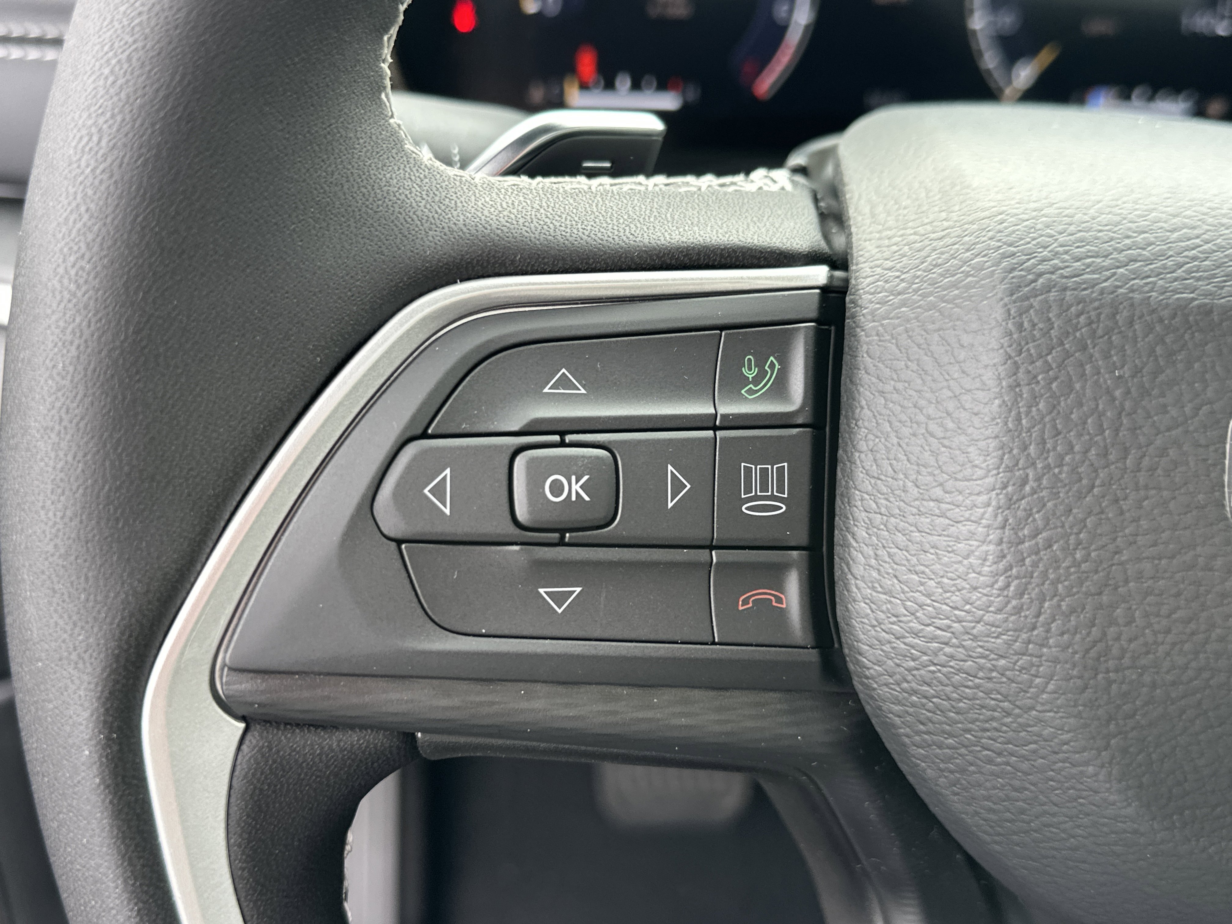 New 2025 Jeep Grand Cherokee L Altitude image 9