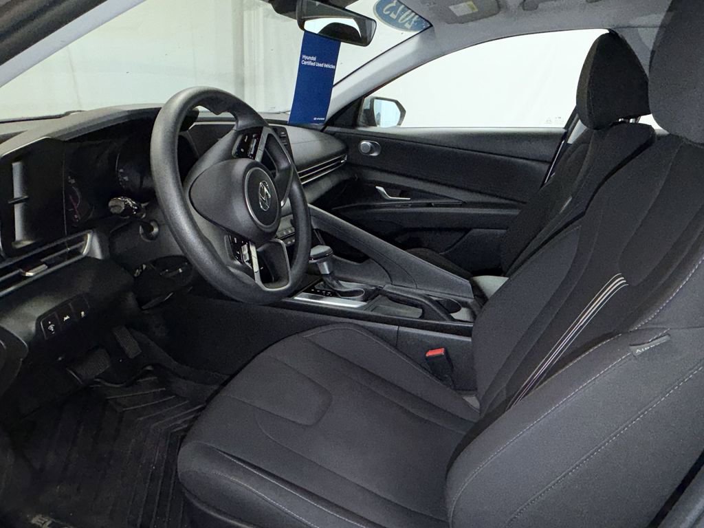 Used 2023 Hyundai Elantra SEL image 11