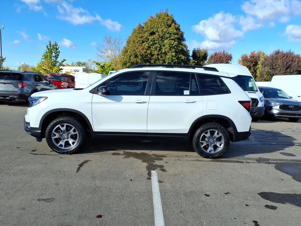 Used 2022 Honda Passport TrailSport image 2