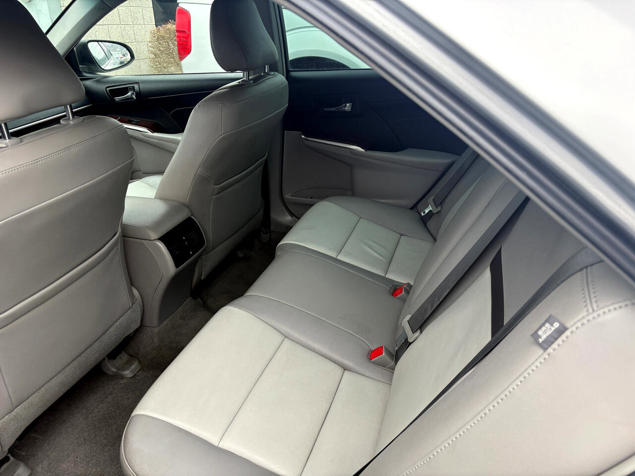 Used 2014 Toyota Camry XLE image 9